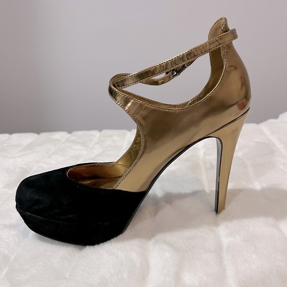 NEW DKNY Quinn Criss-Cross Strap Gold Leather & Black Suede Heels - Picture 2 of 5